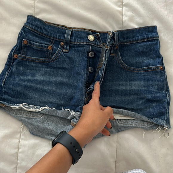 Levis shorts - size 24 - Picture 3 of 5